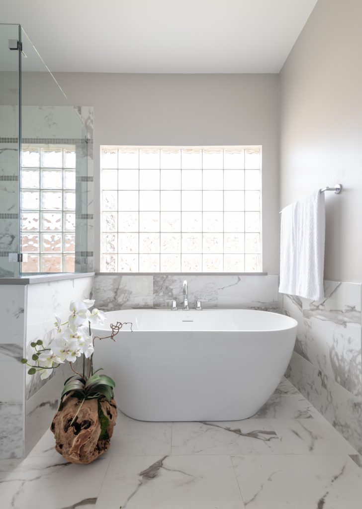 Modern Oval Tub Bathroom Interior Design