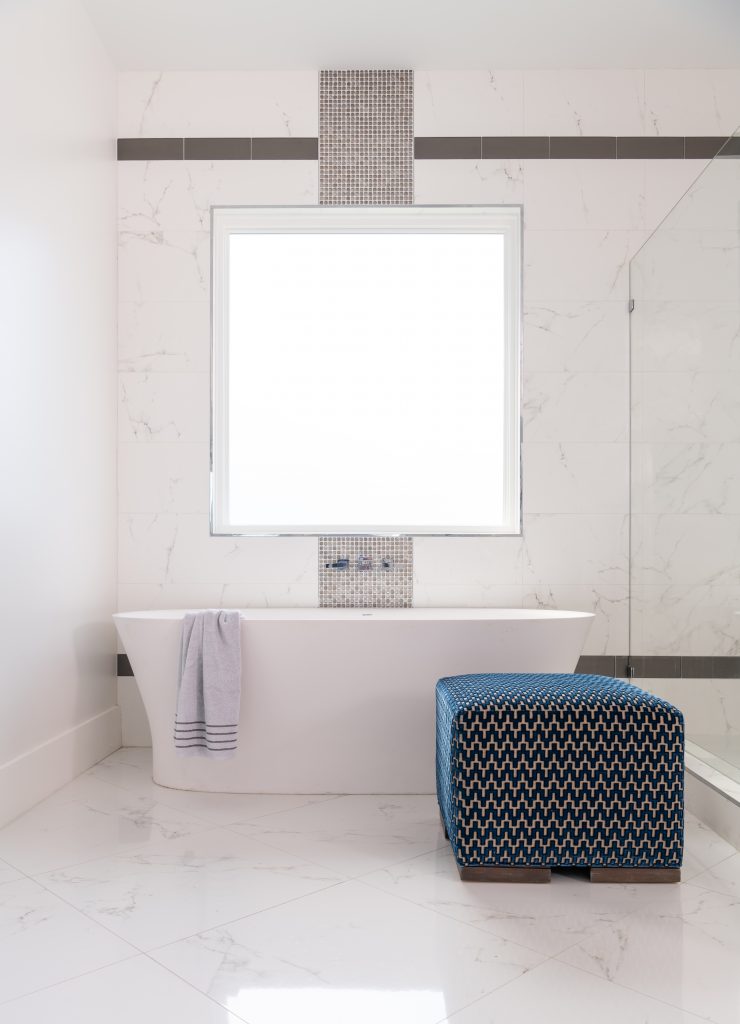 Modern Soaker Tub Bathroom Interior Design