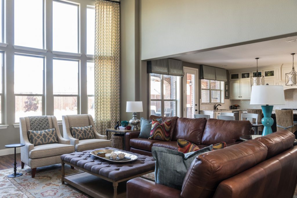 Dallas living room interior design, modern mid-century glam by Nicole Arnold Interiors
